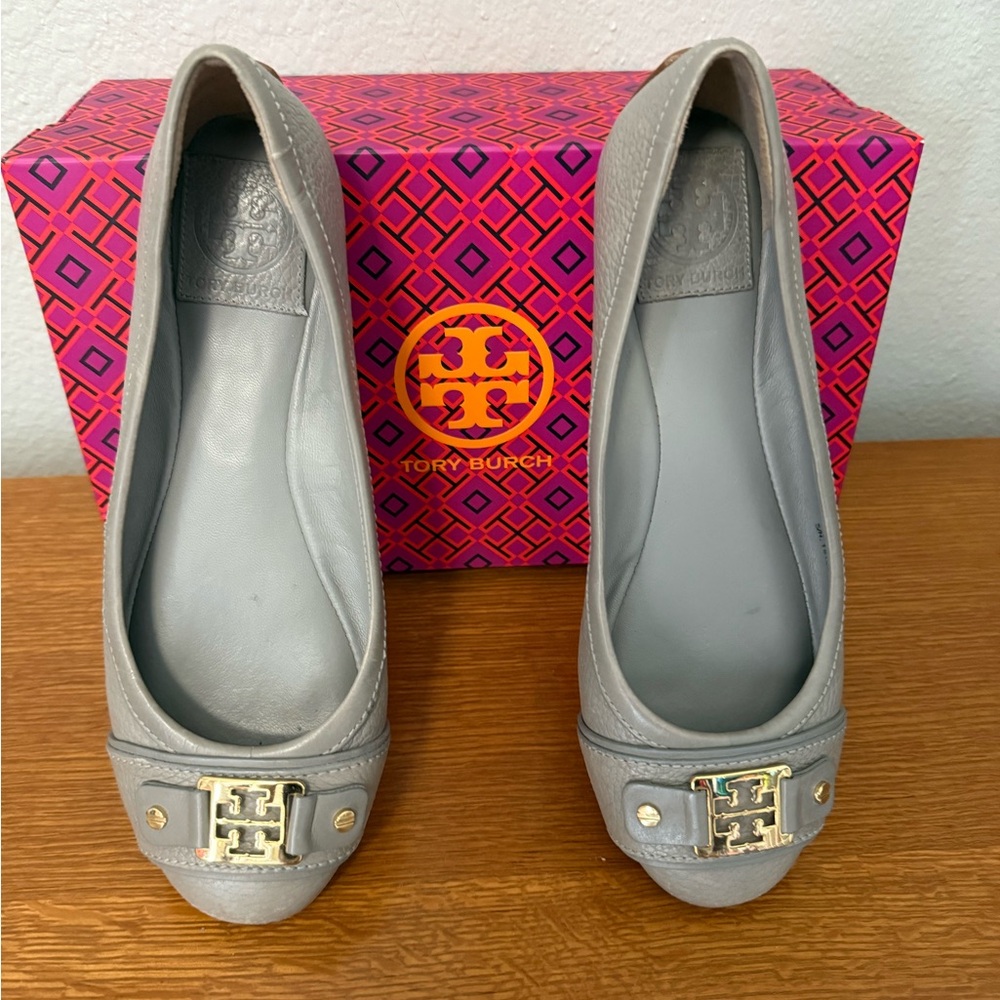 Tory Burch Gray “Clines” flats